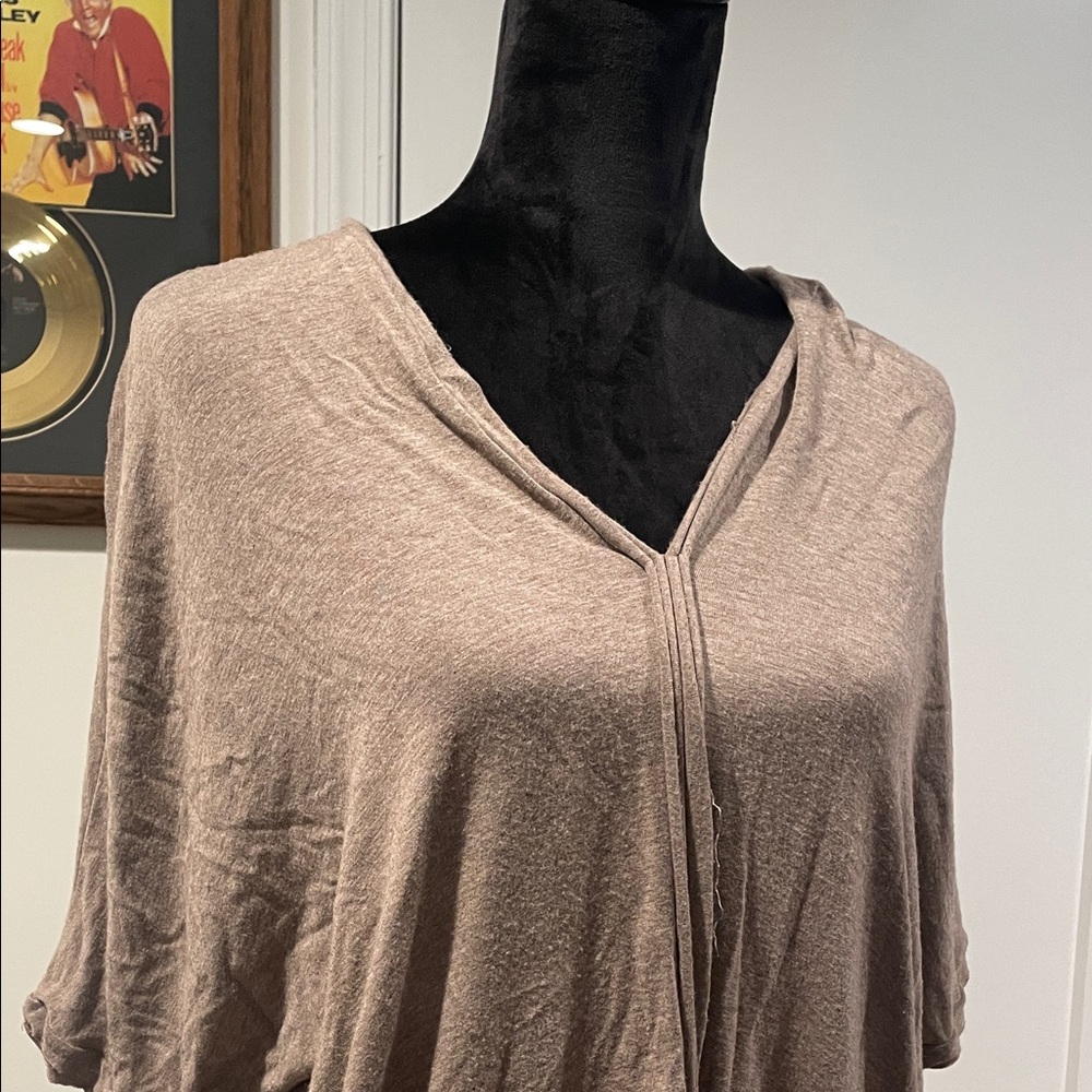 Max Edition Taupe Top